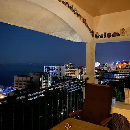 Apartman Spacious Seaview Apartments, 100m To The