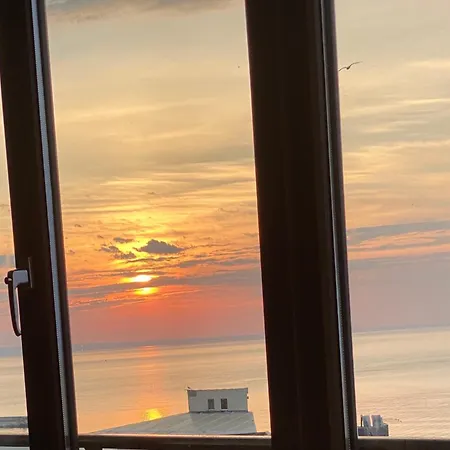 Lägenhet Spacious Seaview Apartments, 100m To The *