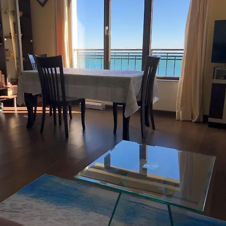 Spacious Seaview Apartments, 100m To The Lägenhet